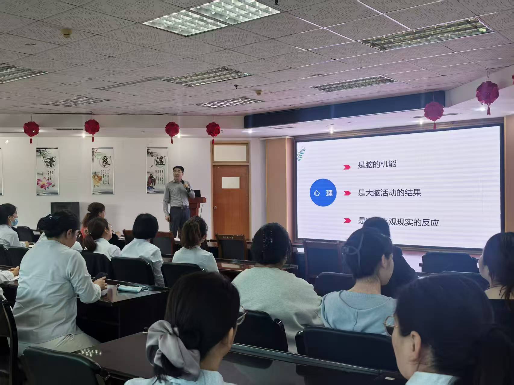 致敬白衣天使|心理专家崔冰受邀到区立医院讲授心理健康课